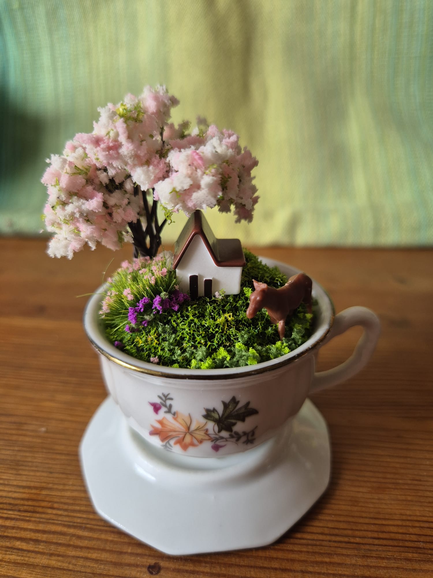 Kleine Landschaft in Tasse